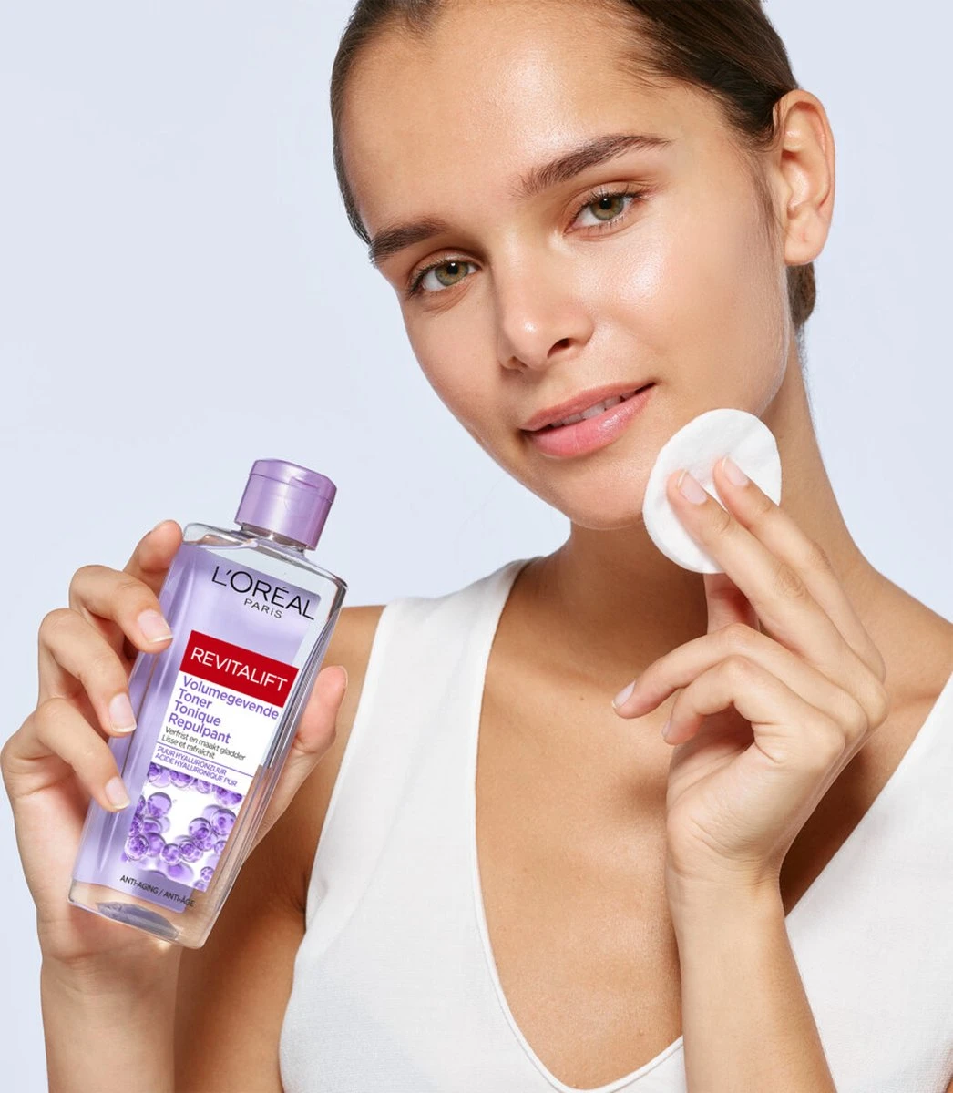 L'Oréal Paris Revitalift Volumegevende Toner - Gezichtsreiniger Met Hyaluronzuur - 200 Ml 4 L'Oréal Paris Revitalift Volumegevende Toner - Gezichtsreiniger Met Hyaluronzuur - 200 Ml - Afbeelding 2