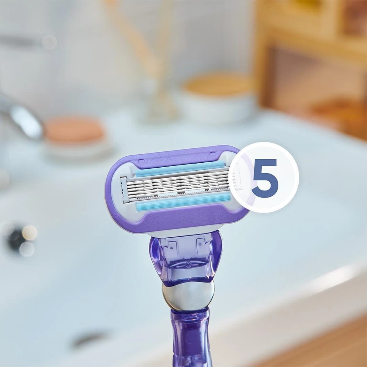 Gillette Deluxe Smooth Swirl Scheermesjes Voor Vrouwen - 4 Navulmesjes 9 Gillette Deluxe Smooth Swirl Scheermesjes Voor Vrouwen - 4 Navulmesjes - Afbeelding 7