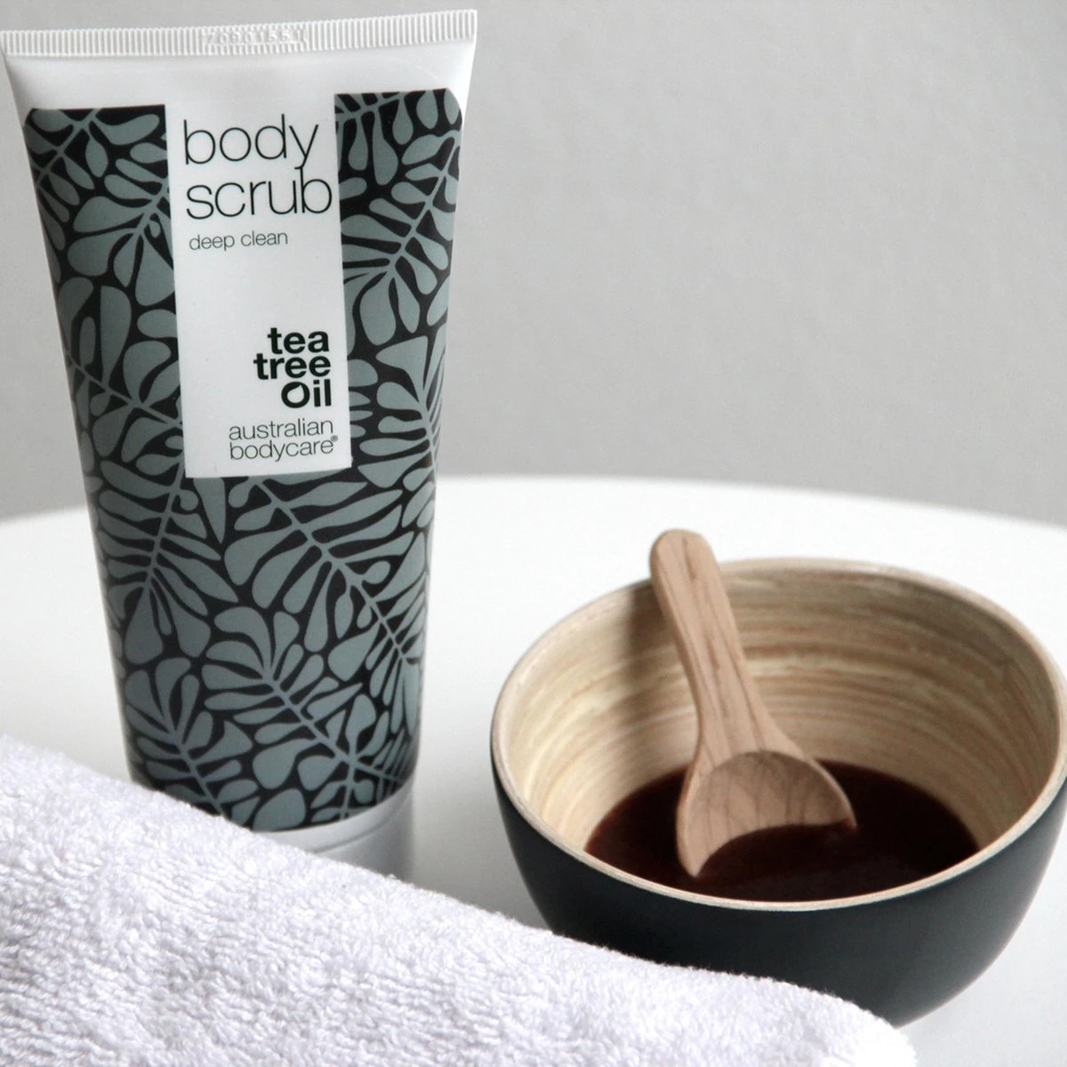 Australian Bodycare Body Scrub 200 Ml - Diep Reinigende Peeling Voor Je Hele Lichaam Met 100% Natuurlijke Tea Tree Olie - Ook Geschikt Als Voetscrub En Te Gebruiken Bij Puistjes Op Je Rug En De Rest Van Het Lichaam 6 Australian Bodycare Body Scrub 200 Ml - Diep Reinigende Peeling Voor Je Hele Lichaam Met 100% Natuurlijke Tea Tree Olie - Ook Geschikt Als Voetscrub En Te Gebruiken Bij Puistjes Op Je Rug En De Rest Van Het Lichaam - Afbeelding 4