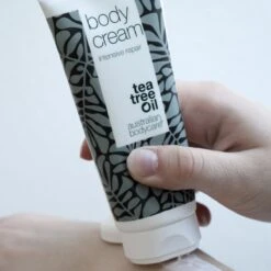 Australian Bodycare Body Cream 100 Ml - Intensieve Vochtinbrengende Crème Voor Zeer Droge & Beschadigde Huid - Met Actieve Ingrediënten Tea Tree Om De Natuurlijke Bacterieflora In Balans Te Houden En Toverhazelaar Voor Hydratatie Van De Huid 12 Australian Bodycare Body Cream 100 Ml - Intensieve Vochtinbrengende Crème Voor Zeer Droge & Beschadigde Huid - Met Actieve Ingrediënten Tea Tree Om De Natuurlijke Bacterieflora In Balans Te Houden En Toverhazelaar Voor Hydratatie Van De Huid -Lichaamsverzorging Winkel 1200x1200 2499