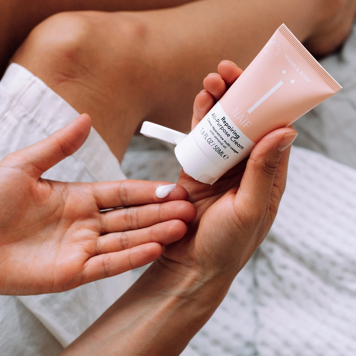 Naïf Herstellende Alles-in-één Crème - Huidverzorging - 2 X 50ml - Met Natuurlijke Ingrediënten 4 Naïf Herstellende Alles-in-één Crème - Huidverzorging - 2 X 50ml - Met Natuurlijke Ingrediënten - Afbeelding 2