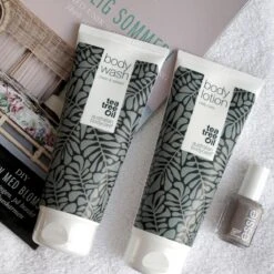 Australian Bodycare Body Lotion 200 Ml - Bodylotion Met Tea Tree Olie Verzorgt En Voorkomt Een Onzuivere En Droge Huid - Vermindert Vlekjes, Puistjes, Jeuk, Jeugdpuistjes, Lichaamsgeurtjes & Zweetvoeten - Geschikt Voor Vrouwen & Mannen -Lichaamsverzorging Winkel 1200x1200 2607