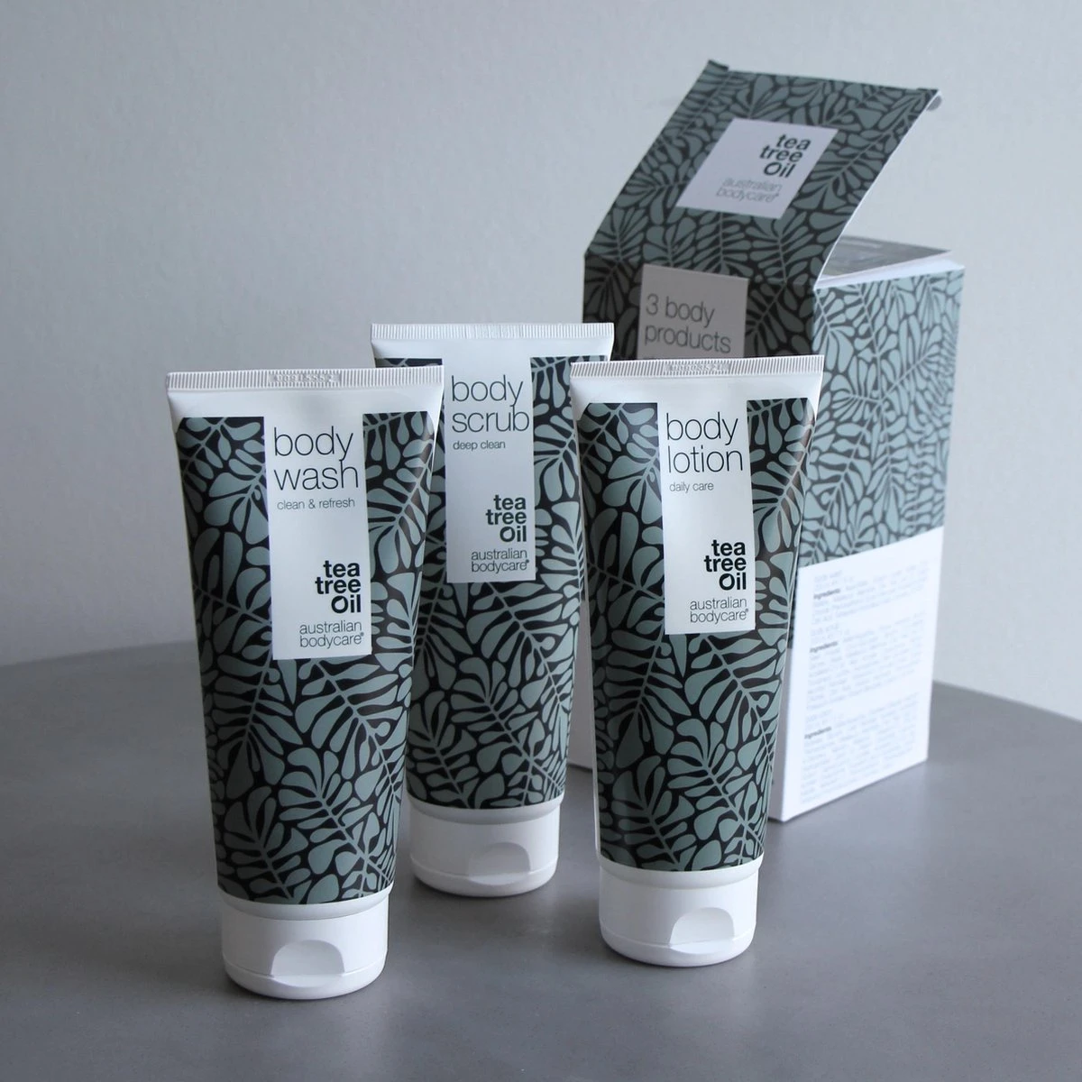 Australian Bodycare Body Treatment - 3 Producten Tegen Puistjes, Een Onzuivere Huid En Mee–eters Op De Rug En Billen Gebaseerd Op Tea Tree Olie - Bevat Douchegel En Peeling Om Je Huid Te Reinigen En Bodylotion Om Je Huid Te Hydrateren En Verzorgen 4 Australian Bodycare Body Treatment - 3 Producten Tegen Puistjes, Een Onzuivere Huid En Mee–eters Op De Rug En Billen Gebaseerd Op Tea Tree Olie - Bevat Douchegel En Peeling Om Je Huid Te Reinigen En Bodylotion Om Je Huid Te Hydrateren En Verzorgen - Afbeelding 2