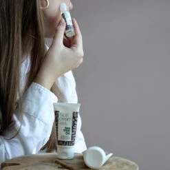 Australian Bodycare Spot Stick 9 Ml - Roll-on Stick Met Tea Tree Olie Tegen Mee-eters, Puistjes En Pukkels - Eerste Hulp Bij Opkomende Puistjes -Lichaamsverzorging Winkel 1200x1200 377