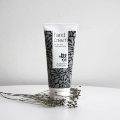 Australian Bodycare Hand Cream 100 Ml - Handcrème Voor Mannen & Vrouwen Met Zeer Droge Handen En Gebarsten Huid Met Tea Tree Olie - Dringt Snel In De Huid, Zonder Deze Vet Te Maken - Ondersteunt Het Herstellend Vermogen Van De Huid -Lichaamsverzorging Winkel 1200x1200 55