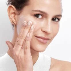 Olay Cleanse Detox & Glow - Dagelijkse Scrub - Met Vitamine E En Provitamine B5 - Mild Voor De Huid - Voor Dagelijks Gebruik - 150ml 17 Olay Cleanse Detox & Glow - Dagelijkse Scrub - Met Vitamine E En Provitamine B5 - Mild Voor De Huid - Voor Dagelijks Gebruik - 150ml -Lichaamsverzorging Winkel 1200x1200 589