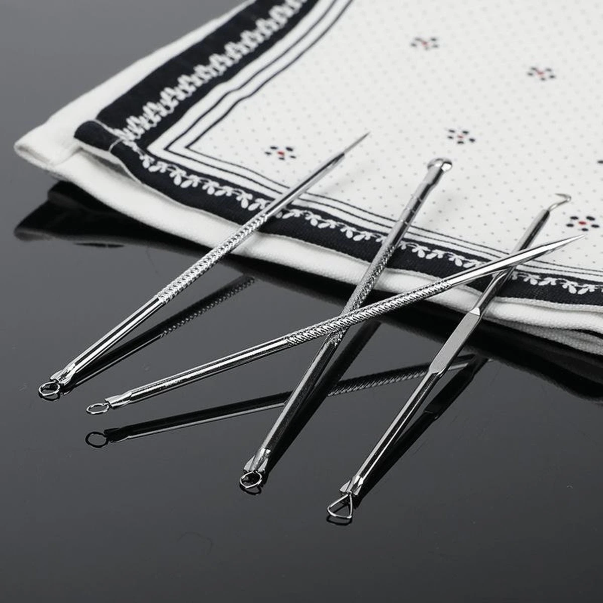 Merkloos Mee-eters Verwijderen - Blackhead Remover - Professionele Kit - 4 Luxe Lepels - Mee Eter Lepel - Comedonenlepel - Puistenset 4 Merkloos Mee-eters Verwijderen - Blackhead Remover - Professionele Kit - 4 Luxe Lepels - Mee Eter Lepel - Comedonenlepel - Puistenset - Afbeelding 2