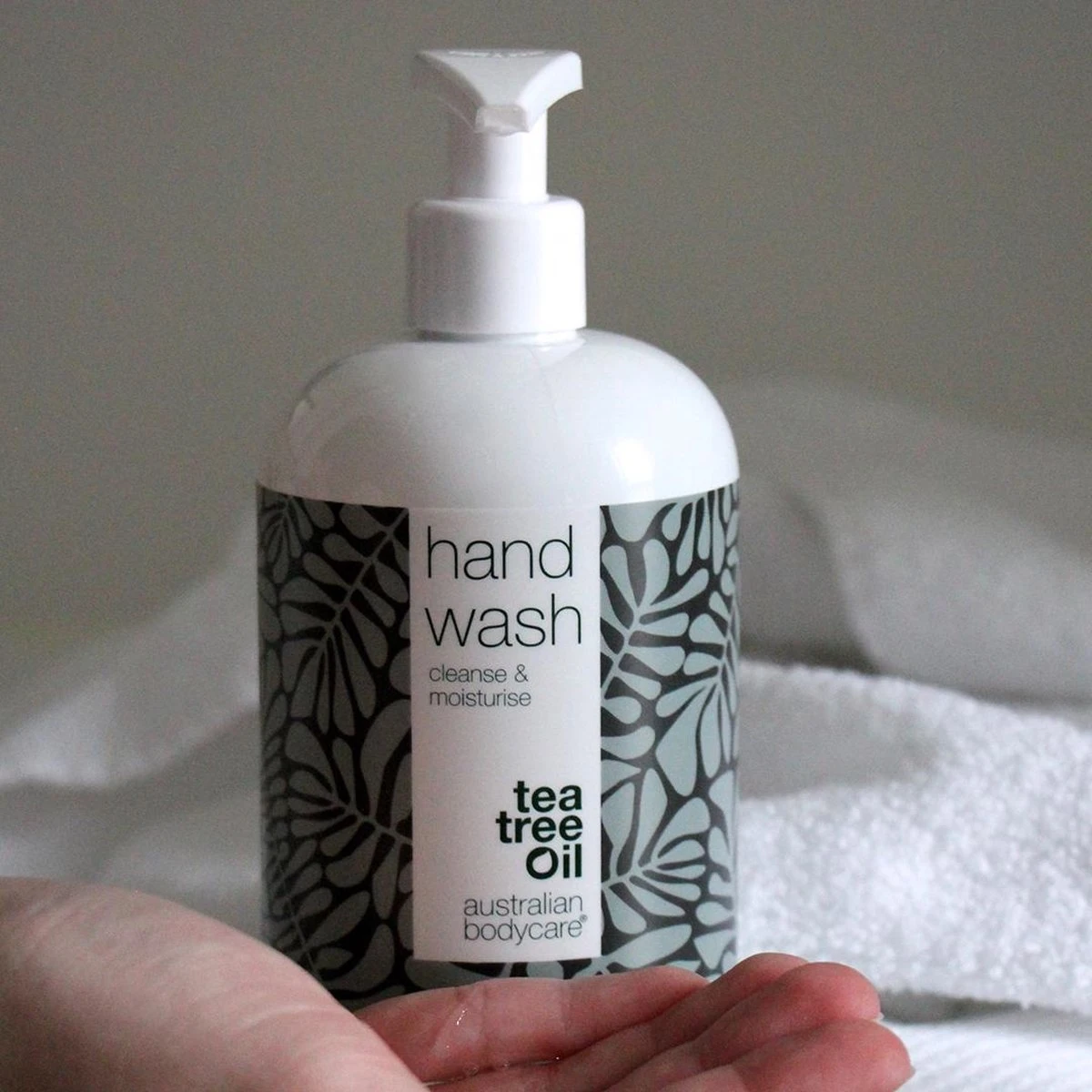 Australian Bodycare Hand Wash 500 Ml - Vochtinbrengende & Effectieve Handzeep Met 100% Natuurlijke Tea Tree Olie - Effectief Tegen Vuil - Houdt De Goede Flora Van De Huid In Balans - Geschikt Voor Alle Huidtypen 7 Australian Bodycare Hand Wash 500 Ml - Vochtinbrengende & Effectieve Handzeep Met 100% Natuurlijke Tea Tree Olie - Effectief Tegen Vuil - Houdt De Goede Flora Van De Huid In Balans - Geschikt Voor Alle Huidtypen - Afbeelding 5