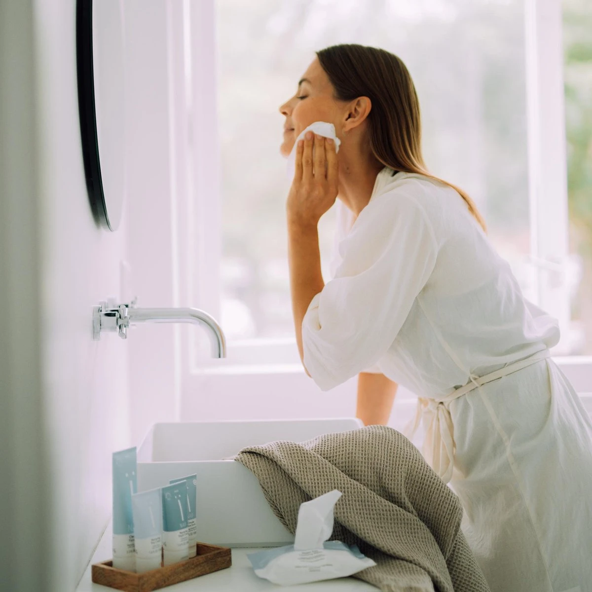 Naïf Plasticvrije Reinigende Gezichtsdoekjes - Parfumvrije Gezichtsreiniging - 25 Stuks X 3 - Met Natuurlijke Ingrediënten 4 Naïf Plasticvrije Reinigende Gezichtsdoekjes - Parfumvrije Gezichtsreiniging - 25 Stuks X 3 - Met Natuurlijke Ingrediënten - Afbeelding 2