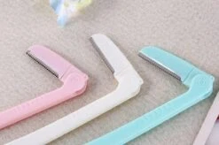 KELERINO. Dermaplaning - Wenkbrauw Scheermesjes - Eyebrow Razor - Inklapbaar - 3 Stuks -Lichaamsverzorging Winkel 1200x798 3