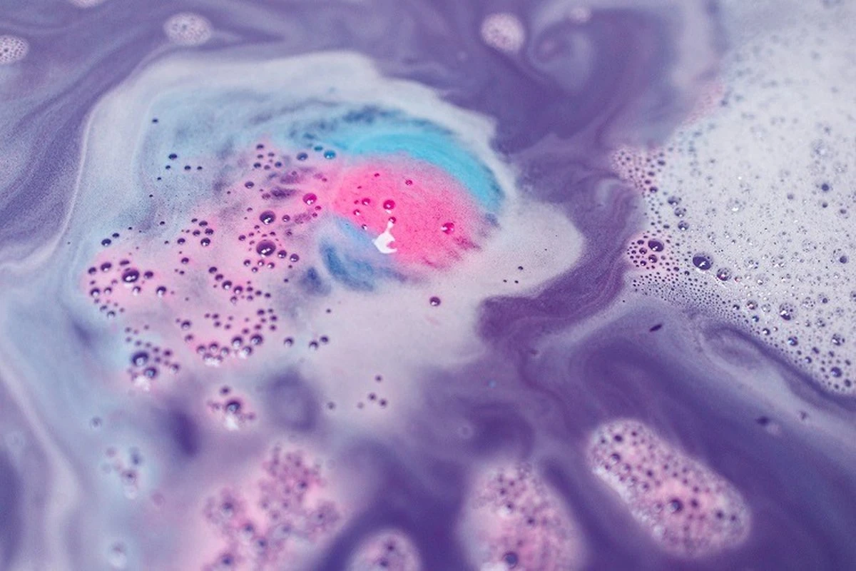 De Kunst Van Zeep - 4 Bruisballen Met Speelgoed In De Bruisbal - Vegan & Biologisch 4 De Kunst Van Zeep - 4 Bruisballen Met Speelgoed In De Bruisbal - Vegan & Biologisch - Afbeelding 2