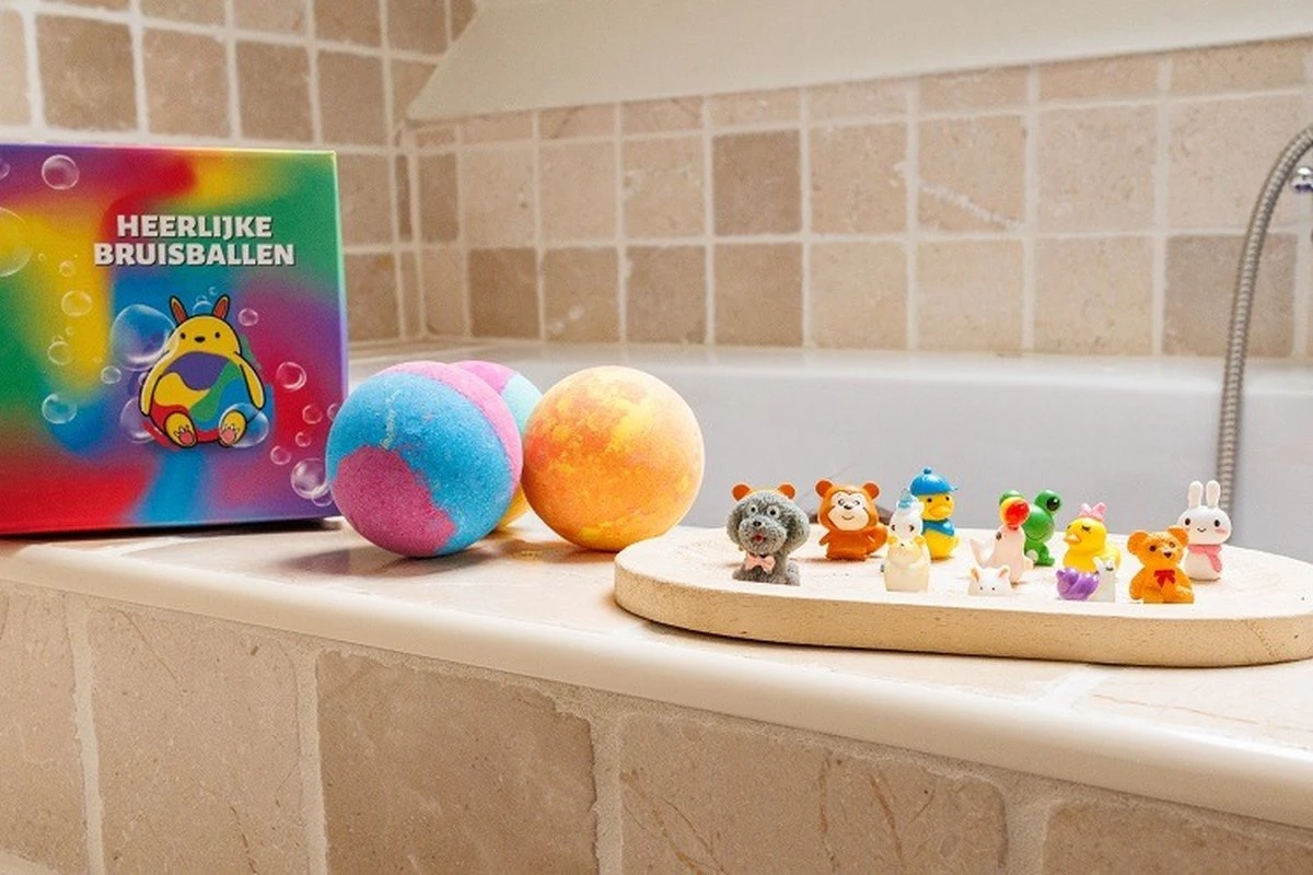 De Kunst Van Zeep - 4 Bruisballen Met Speelgoed In De Bruisbal - Vegan & Biologisch 7 De Kunst Van Zeep - 4 Bruisballen Met Speelgoed In De Bruisbal - Vegan & Biologisch - Afbeelding 5