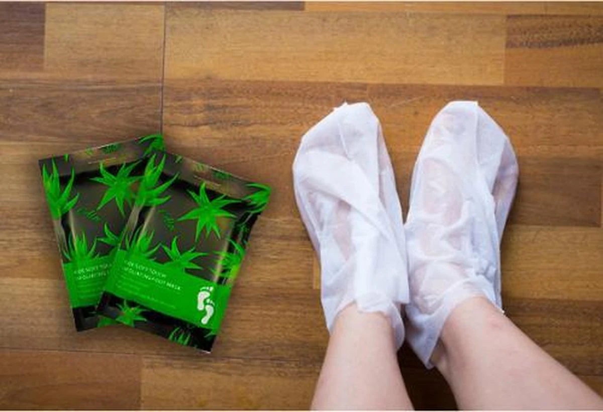 PureLuxure Voetmasker - Voetverzorging - Eeltsokken - Eelt Verwijderaar - Voetenmasker - Peel Off Masker - 1 Paar (2 Stuks) 9 PureLuxure Voetmasker - Voetverzorging - Eeltsokken - Eelt Verwijderaar - Voetenmasker - Peel Off Masker - 1 Paar (2 Stuks) - Afbeelding 7