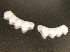 Scarlet Health | Teenspreider "Spreader III"; 1 Paar (2 Stuks) Gelhouder Van Zachte Siliconen; 5-teen Spreider Voor Hallux Valgus, Hamertenen, Kogelvormige Tenen. Vaandel 8 Scarlet Health | Teenspreider "Spreader III"; 1 Paar (2 Stuks) Gelhouder Van Zachte Siliconen; 5-teen Spreider Voor Hallux Valgus, Hamertenen, Kogelvormige Tenen. Vaandel -Lichaamsverzorging Winkel 1200x900 6