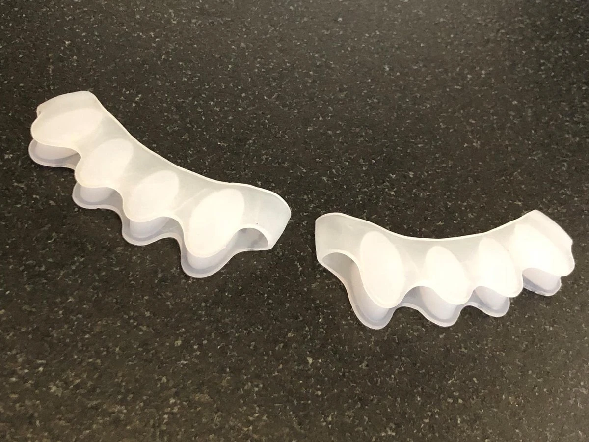 Scarlet Health | Teenspreider "Spreader III"; 1 Paar (2 Stuks) Gelhouder Van Zachte Siliconen; 5-teen Spreider Voor Hallux Valgus, Hamertenen, Kogelvormige Tenen. Vaandel 4 Scarlet Health | Teenspreider "Spreader III"; 1 Paar (2 Stuks) Gelhouder Van Zachte Siliconen; 5-teen Spreider Voor Hallux Valgus, Hamertenen, Kogelvormige Tenen. Vaandel - Afbeelding 2