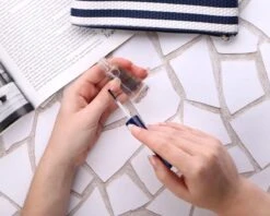 Herome Nagelriemverwijderaar - Cuticle Remover - Binnen 1 Minuut Elastische, Zachte En Soepele Nagelriemen - Verwijdert Losse Velletjes - 10ml. -Lichaamsverzorging Winkel 1200x960 1