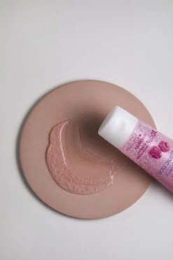 NIVEA Glow Bio Rijst Scrub - Bio Framboos Droge Gevoelige Huid - 75ml 10 NIVEA Glow Bio Rijst Scrub - Bio Framboos Droge Gevoelige Huid - 75ml -Lichaamsverzorging Winkel 799x1200 1