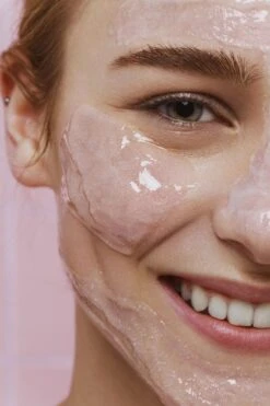 NIVEA Glow Bio Rijst Scrub - Bio Framboos Droge Gevoelige Huid - 75ml 11 NIVEA Glow Bio Rijst Scrub - Bio Framboos Droge Gevoelige Huid - 75ml -Lichaamsverzorging Winkel 799x1200 2