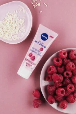 NIVEA Glow Bio Rijst Scrub - Bio Framboos Droge Gevoelige Huid - 75ml 9 NIVEA Glow Bio Rijst Scrub - Bio Framboos Droge Gevoelige Huid - 75ml -Lichaamsverzorging Winkel 799x1200