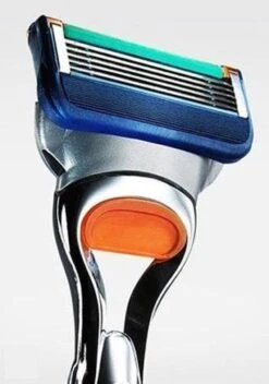 Gillette® Gillette Fusion - 8 Stuks - Scheermesjes -Lichaamsverzorging Winkel 843x1200 1